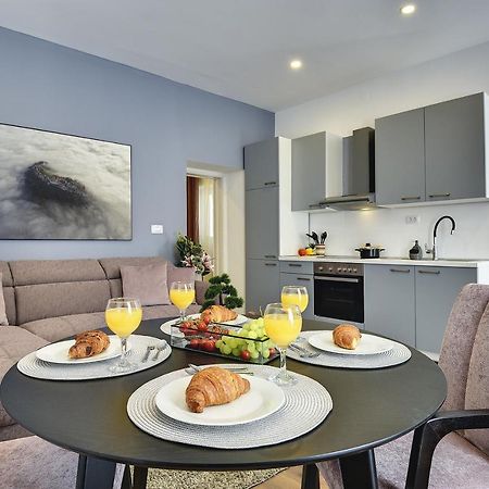 D&A Central Luxury Apartments With Free Parking Pula Exterior photo