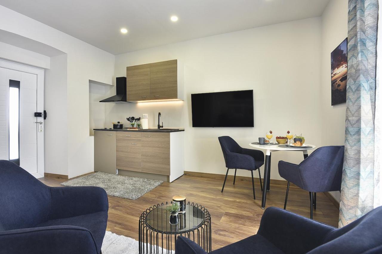 D&A Central Luxury Apartments With Free Parking Pula Exterior photo