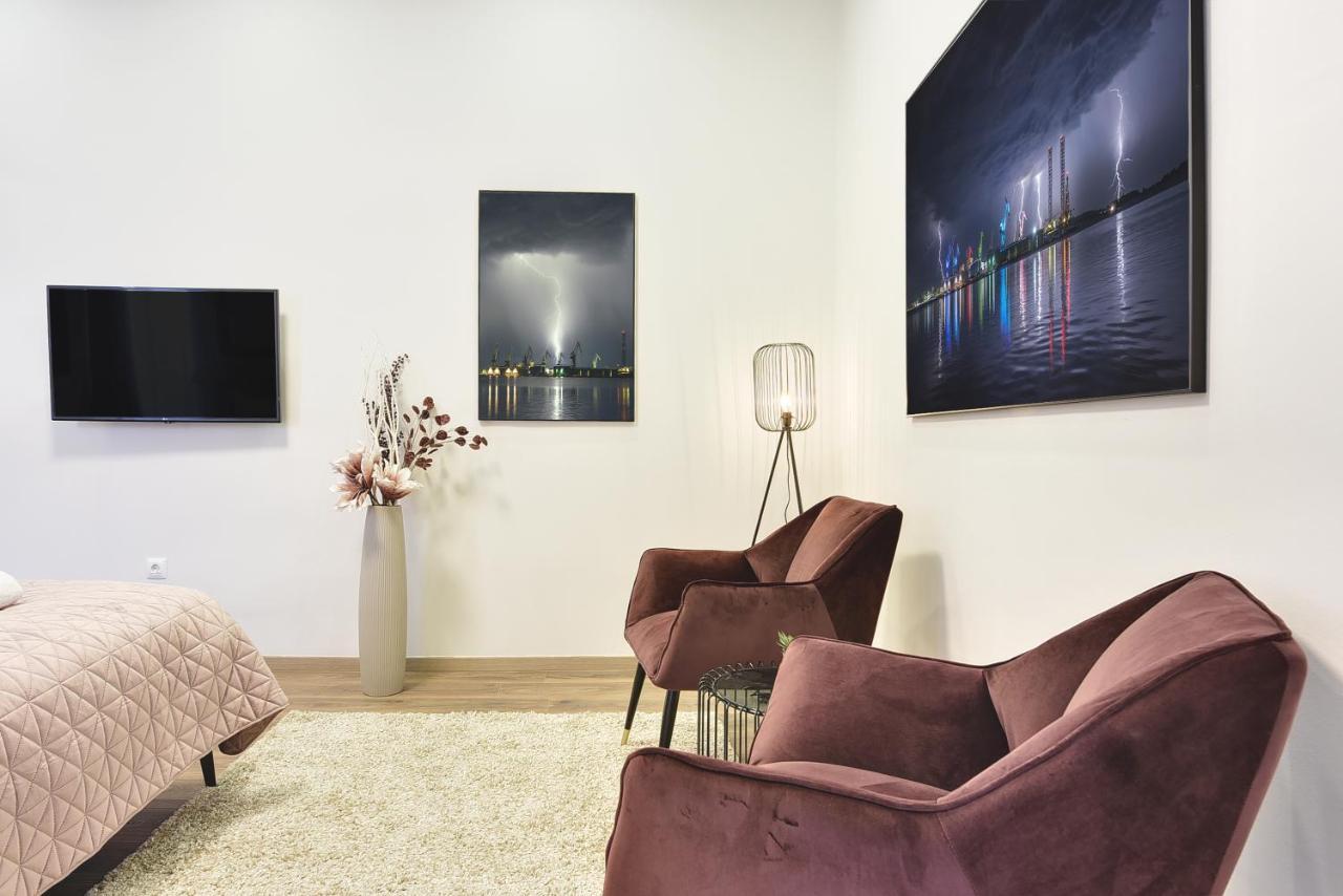 D&A Central Luxury Apartments With Free Parking Pula Exterior photo