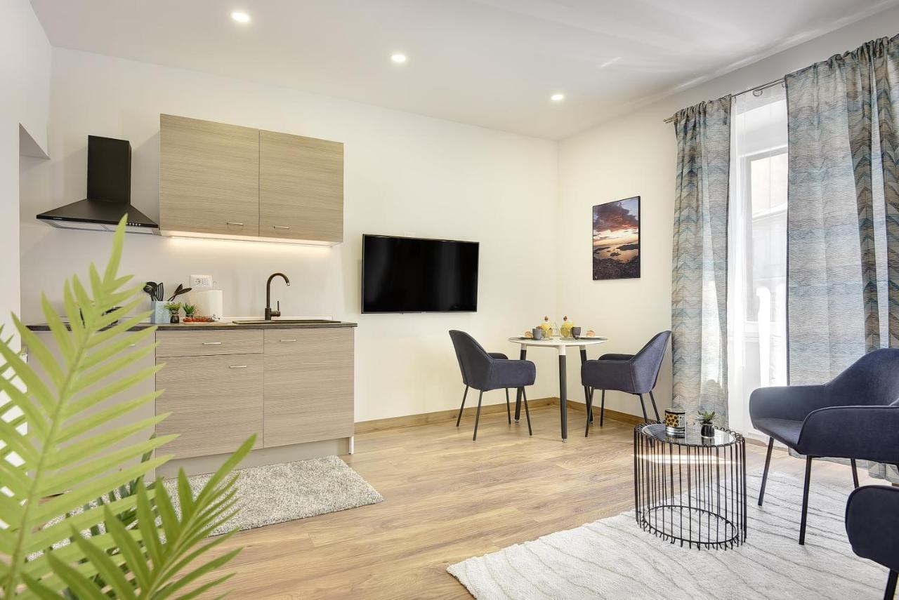 D&A Central Luxury Apartments With Free Parking Pula Exterior photo