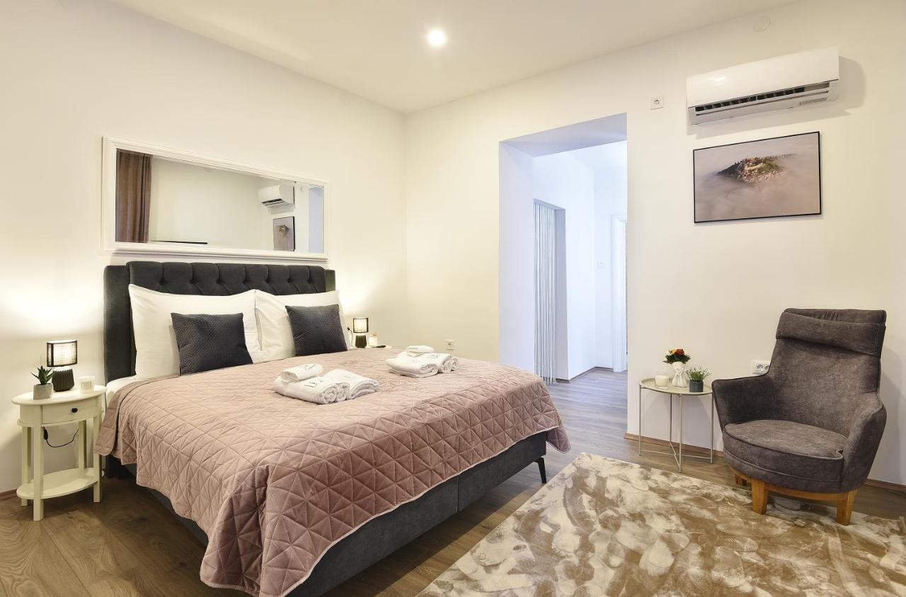 D&A Central Luxury Apartments With Free Parking Pula Exterior photo