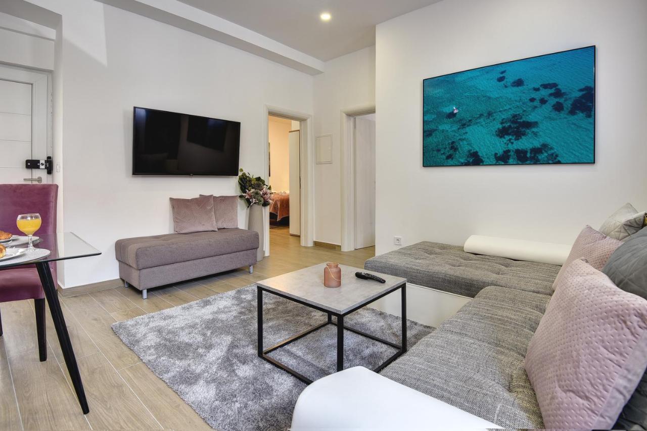 D&A Central Luxury Apartments With Free Parking Pula Exterior photo