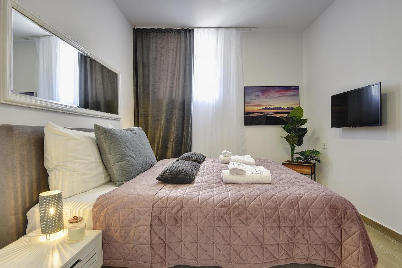 D&A Central Luxury Apartments With Free Parking Pula Exterior photo