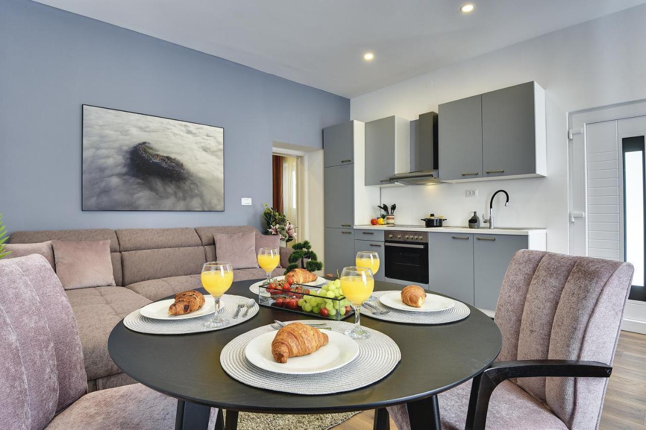 D&A Central Luxury Apartments With Free Parking Pula Exterior photo